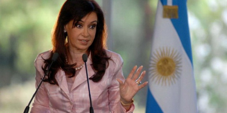 Cristina quiere ir a la Cumbre del Mercosur como virtual candidata al Parlasur