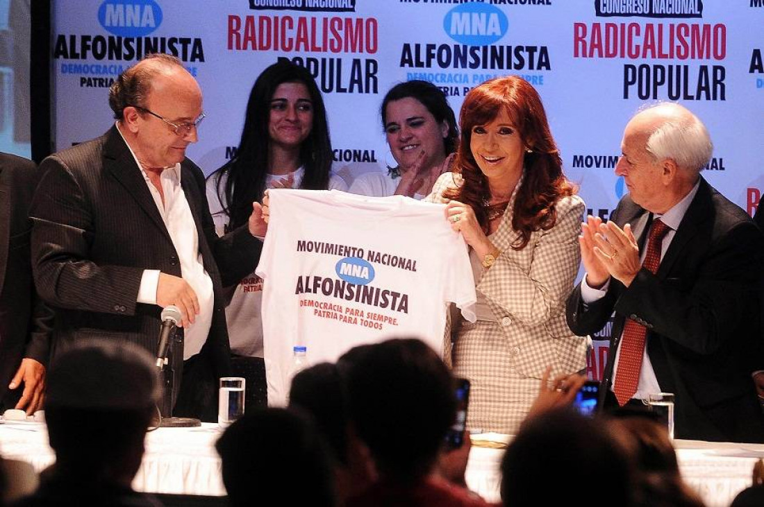 Cristina rechazó el fin de ciclo ante militantes radicales