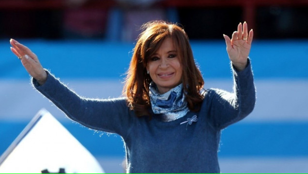 imagen Cristina no podrá votar y comenzó la jornada alentando a sus fiscales
