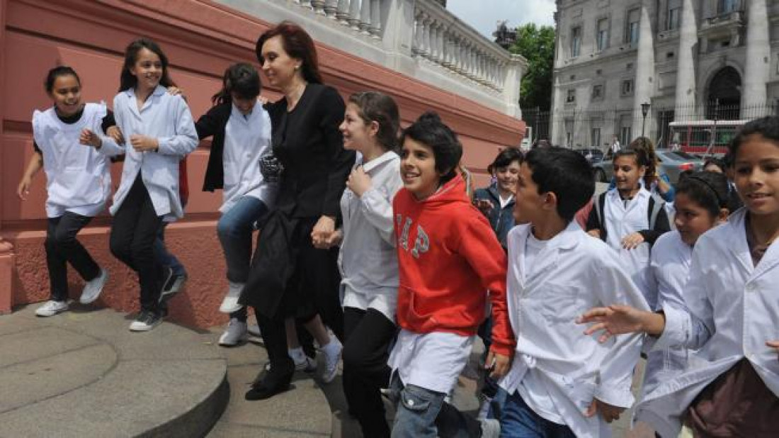 La presidenta apuntó a la educación como pilar para la transformación