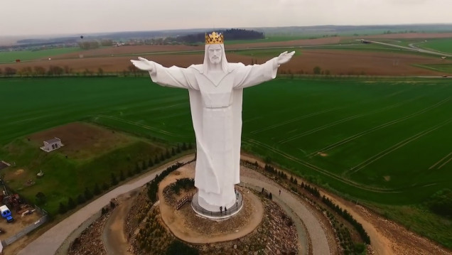 imagen Cura alquila un Cristo para dar señal de internet a los fieles