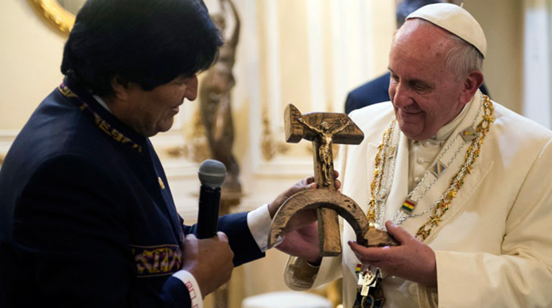 El crucifijo "comunista" y el Papa antisistema