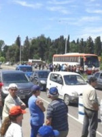 Hierro Indio: Vecinos de Alvear realizaron cortes de ruta para protestar por la media sanción de la Legislatura.
