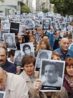 "Seguimos insistiendo en abrir los archivos secretos y nombrar una comisión investigadora independiente", subrayó Pablo Gitter