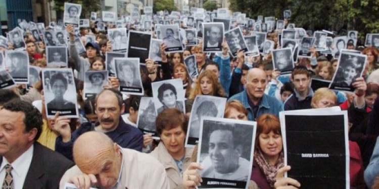 "Seguimos insistiendo en abrir los archivos secretos y nombrar una comisión investigadora independiente", subrayó Pablo Gitter