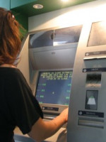 La responsabilidad compartida en el servicio de cajeros automáticos durante fines de semana largos y feriados