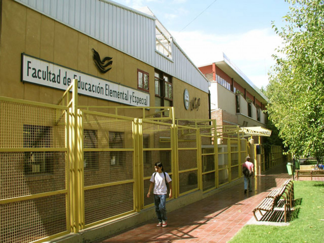 Candidaturas al decanato de la Facultad de Educación Elemental y Especial: Mónica Castilla y Alejandra Grzona