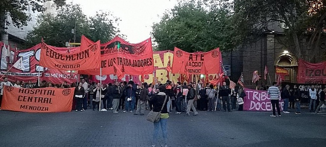 Paro nacional en Mendoza: estatales y partidos de izquierda cortan calles céntricas