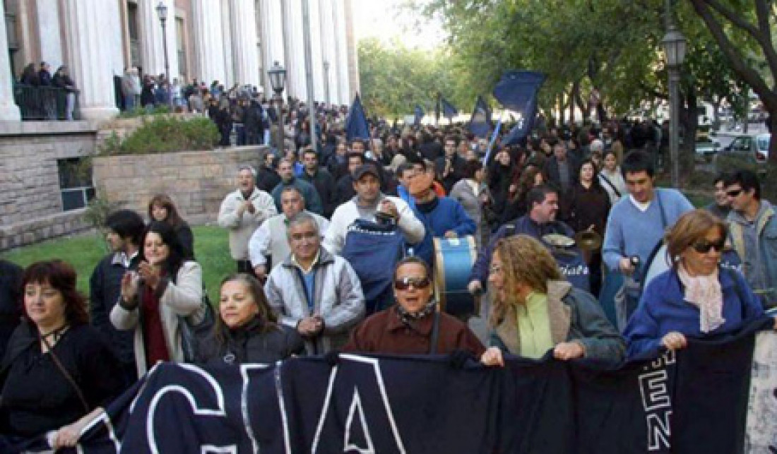 Gremios estatales en asamblea a la espera de negociaciones paritarias