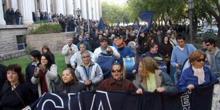 Gremios estatales en asamblea a la espera de negociaciones paritarias