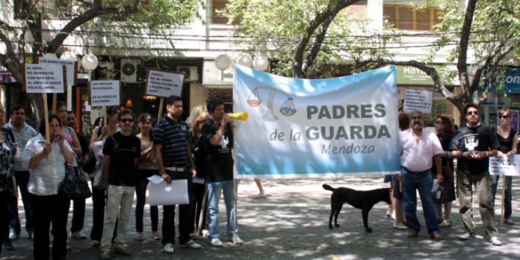 Entrevista a Juan Alvarez, de la organización Padres de la Guarda