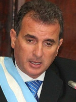 Ética Médica:"El espíritu de la ley es mejorar desde el punto de vista científico como humano la relación médica - paciente", sostuvo Walter Valle