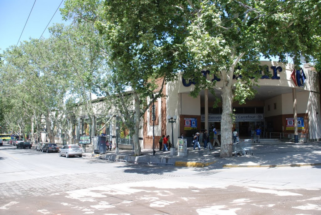 La Federación Económica de Mendoza pide que se regule la instalación de supermercados y grandes superficies