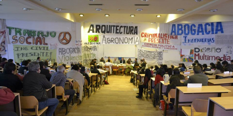 Toma de la UNLaR: rector interino elegido en Asamblea Universitaria