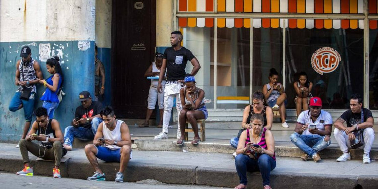 Cuba tendrá acceso a Internet en los teléfonos móviles