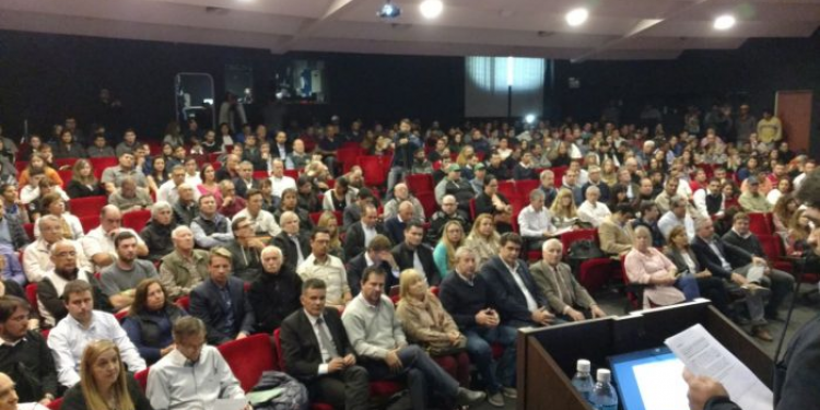 Voces a favor en la audiencia por Portezuelo del Viento