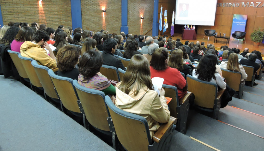 La UMaza abre la semana con cuatro eventos científicos en simultáneo