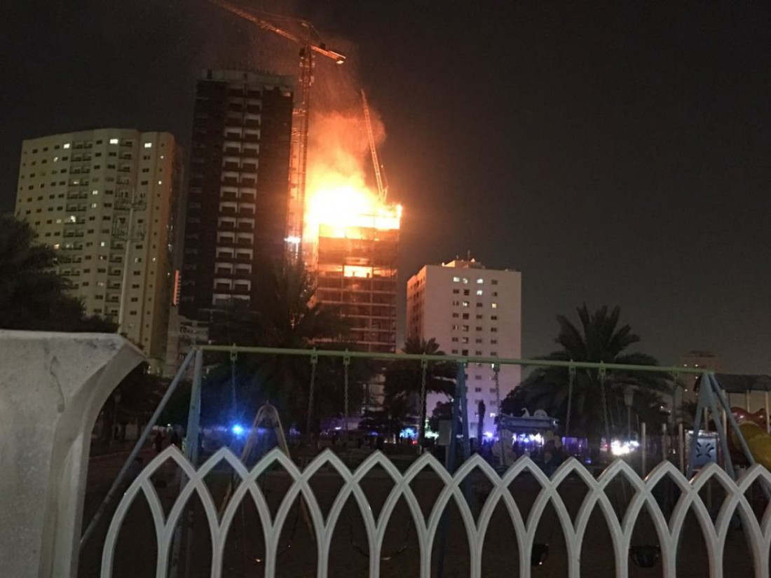 Un incendio consumió varios pisos del famoso Torch Tower de Dubai 