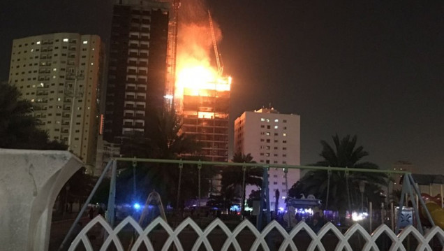 imagen Un incendio consumió varios pisos del famoso Torch Tower de Dubai