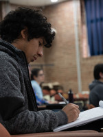 Uno de cada cinco estudiantes termina sus estudios en la secundaria para personas adultas