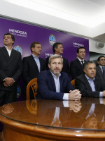 A la espera del acuerdo con el Banco Nación, Cornejo anunció obras
