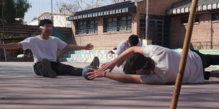 Estudiantes del DAD, en plena campaña para conducir el centro de estudiantes