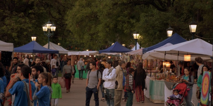 La feria artesanal de Plaza Independencia celebra sus 40 años