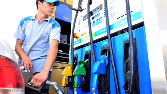 imagen Bajó el precio de las naftas, pero aumentó el del diésel