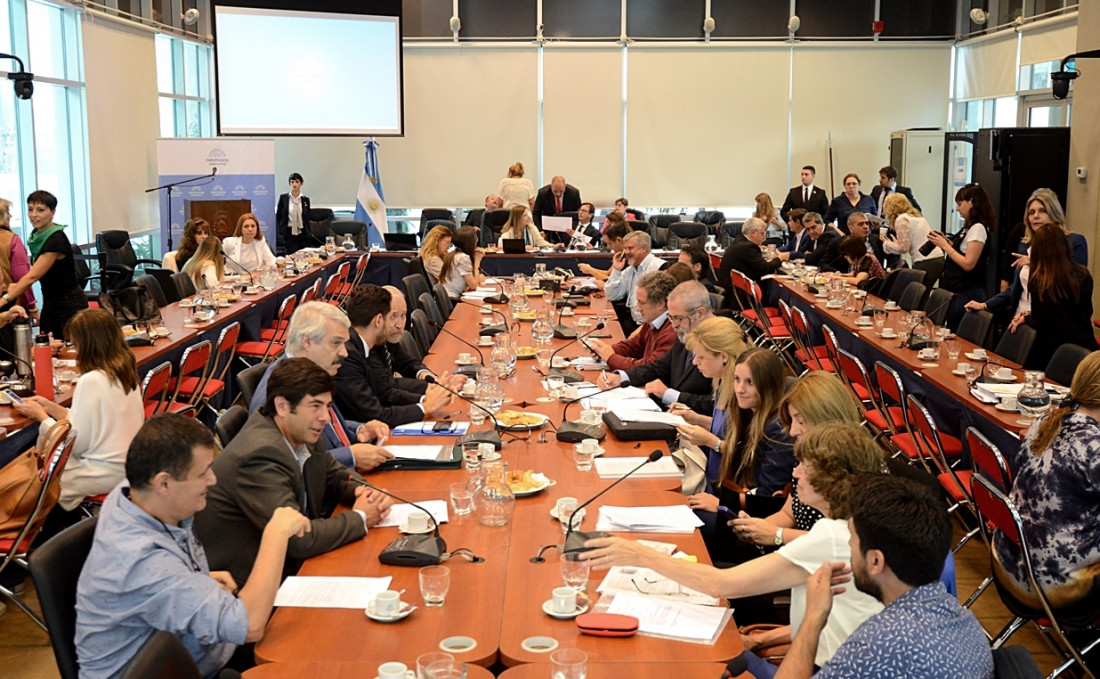 Oradores en contra el aborto abren una nueva jornada de debate