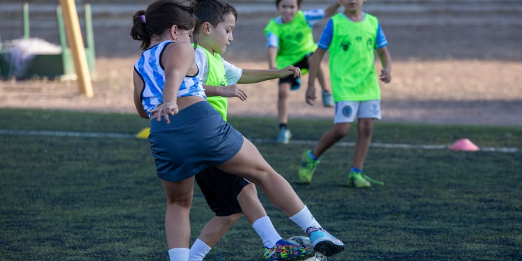 El 80% de niñas, niños y adolescentes hacen actividad física extraescolar, pero hay brechas de género