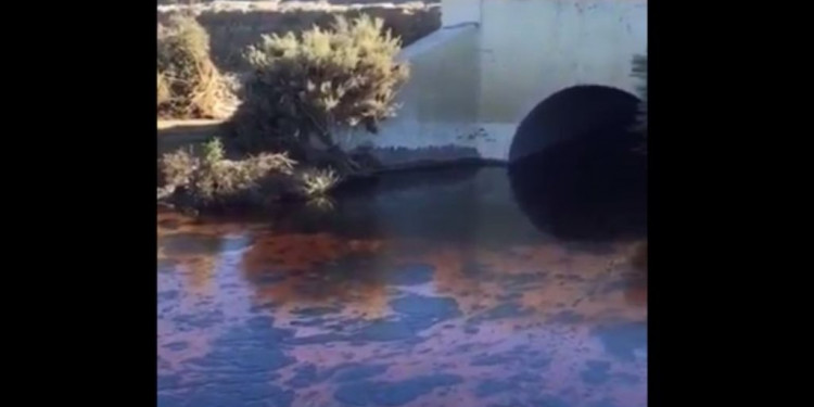 Llueve sobre mojado: hubo un derrame de petróleo en Comodoro Rivadavia