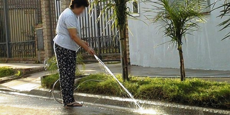 Vecinos podrán denunciar con fotos el derroche de agua