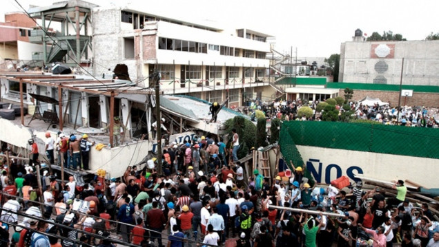 imagen México: murieron 32 niños al derrumbarse una escuela