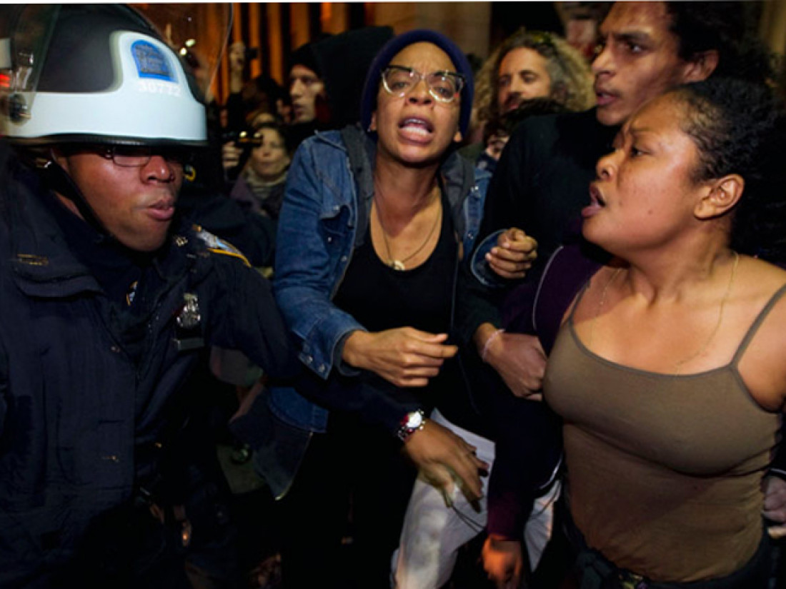 La policía de Nueva York inició el desalojo del movimiento "Ocupa Wall Street"