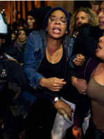 La policía de Nueva York inició el desalojo del movimiento "Ocupa Wall Street"