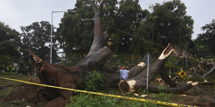 Panamá y Costa Rica, en alerta por la llegada del huracán Otto
