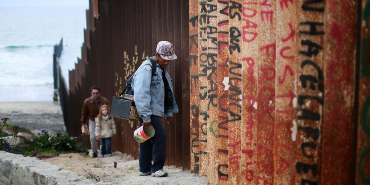 Una cementera mexicana construirá el muro que propone Trump