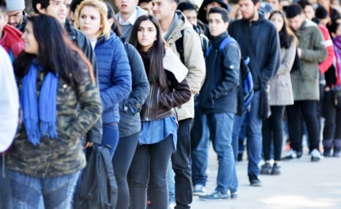 Bajó el desempleo en Mendoza, pero hay más mujeres jóvenes desocupadas