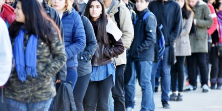 Bajó el desempleo en Mendoza, pero hay más mujeres jóvenes desocupadas