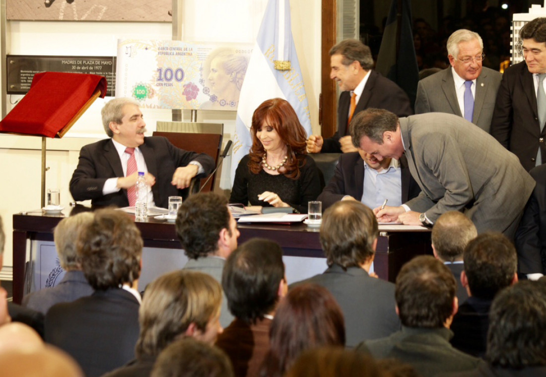 Pérez firmó una nueva prórroga del Programa de Desendeudamiento Provincial