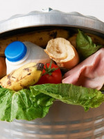 Mientras 811 millones pasan hambre, el mundo desperdicia el 17 % de los alimentos que produce