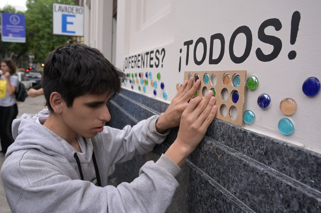 Iniciativas en braille buscan "derribar barreras" en el acceso a experiencias artísticas