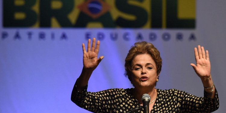El Senado brasileño sesiona por el futuro de Dilma