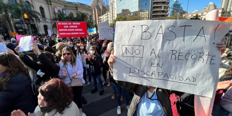 Prestaciones de servicios a personas con discapacidad: las familias siguen en alerta