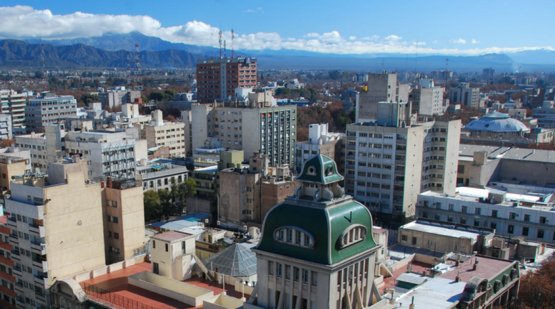 La temperatura sigue bajando y la máxima no superará los 28 °C