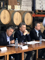 ¿De qué están hablando Macri y los bodegueros mendocinos?