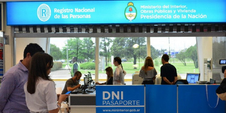 A partir de hoy, aumentan los trámites de DNI y pasaporte