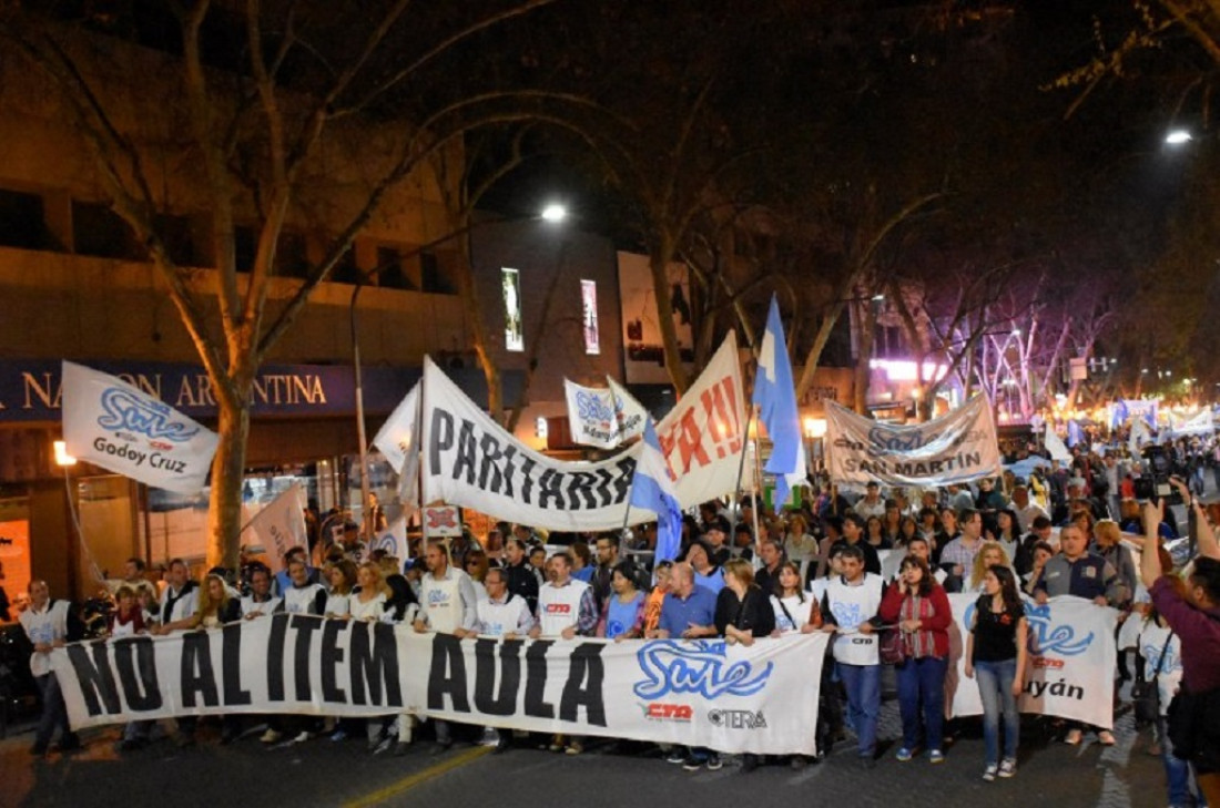 Paro docente: los gremios realizarán una concentración a las 18.00