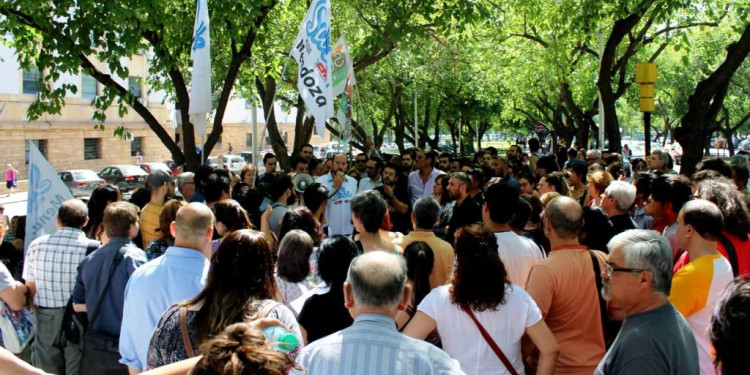 Docentes sin trabajo, escuelas sin profesores, estudiantes sin educación