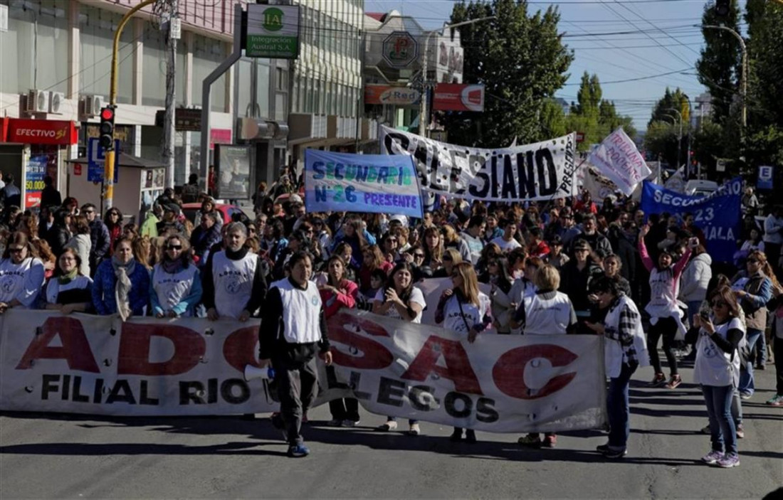 Gobierno y docentes de Santa Cruz, citados en la Casa Rosada